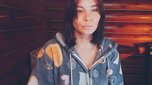 Snapshot of Platina_Fox chatting on November 6, 2025, 12:33 am Platina Fox online show from November 6, 2025, 12:33 am