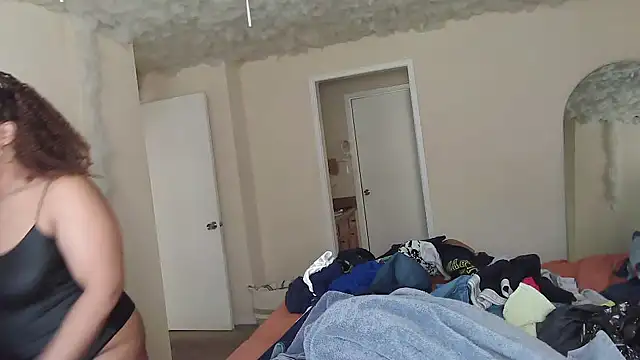 Snapshot of EntitledMistress chatting on February 24, 2026, 5:00 pm EntitledMistress online show from February 24, 2026, 5:00 pm