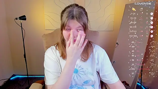 Vivian cutie online show from February 27, 2025, 2:32 pm