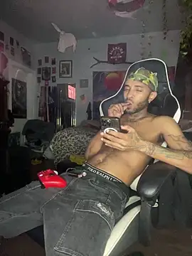 Snapshot of spideyzaddy chatting on November 25, 2025, 1:27 am spideyzaddy online show from November 25, 2025, 1:27 am