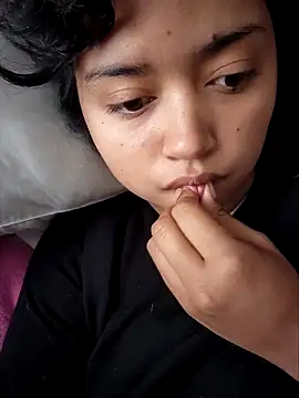 Peach Girll online show from March 21, 2025, 3:35 pm