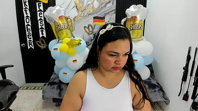 Snapshot of Cloe_35 chatting on September 28, 2025, 10:53 am Cloe 35 online show from September 28, 2025, 10:53 am