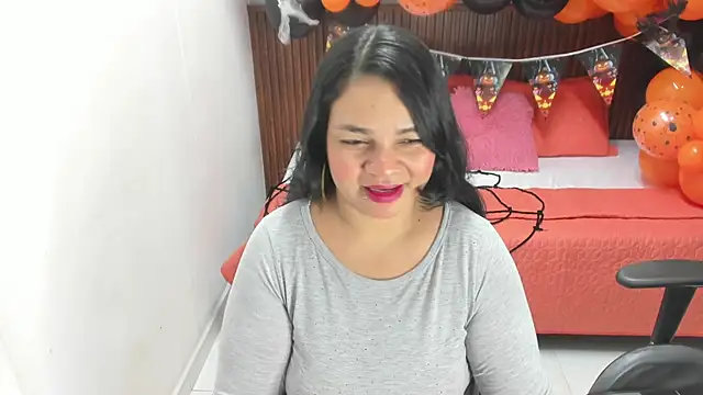 Snapshot of Cloe_35 chatting on October 22, 2025, 8:08 pm Cloe 35 online show from October 22, 2025, 8:08 pm