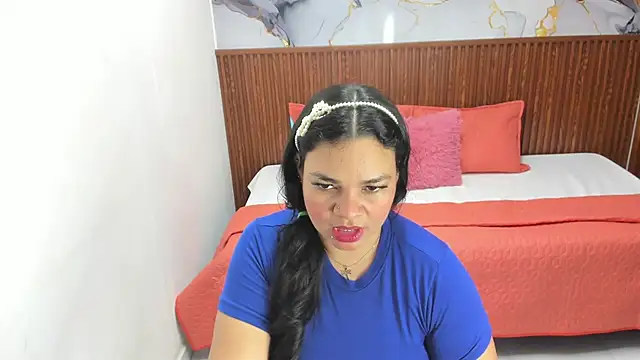 Snapshot of Cloe_35 chatting on November 8, 2025, 8:07 pm Cloe 35 online show from November 8, 2025, 8:07 pm