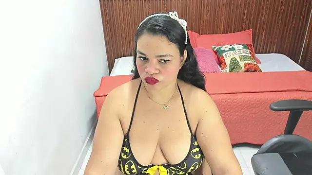 Snapshot of Cloe_35 chatting on November 29, 2025, 8:12 pm Cloe 35 online show from November 29, 2025, 8:12 pm