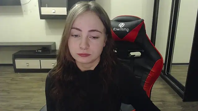 Laralianna online show from February 5, 2025, 5:42 pm