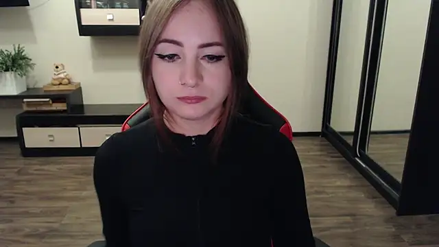 Laralianna online show from September 15, 2025, 2:06 pm