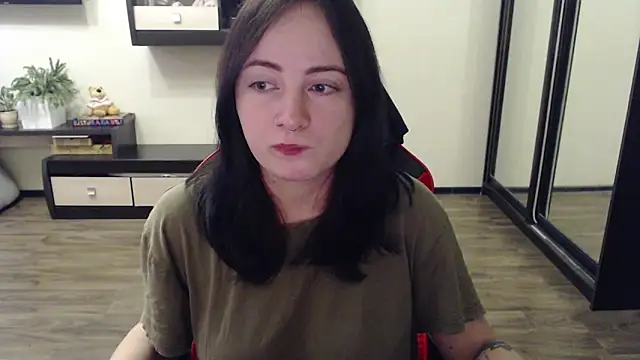 Laralianna online show from October 9, 2025, 10:02 am