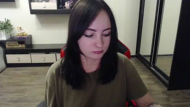 Laralianna online show from October 10, 2025, 5:01 pm