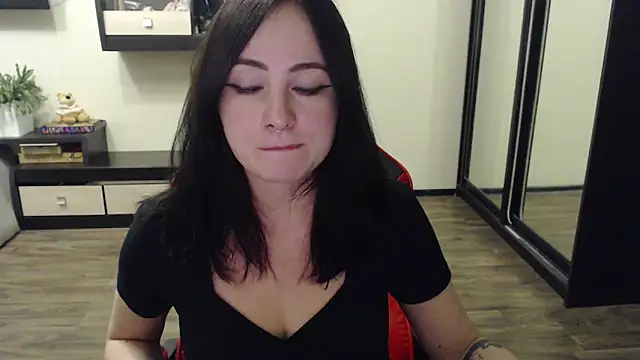 Laralianna online show from October 11, 2025, 5:11 pm