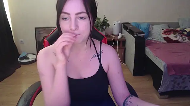 Laralianna online show from March 20, 2026, 1:27 pm