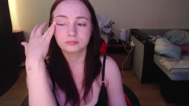 Laralianna online show from May 23, 2026, 4:44 pm