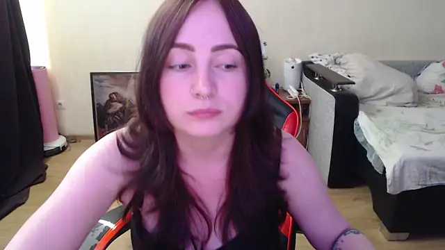 Laralianna online show from June 14, 2026, 2:19 pm