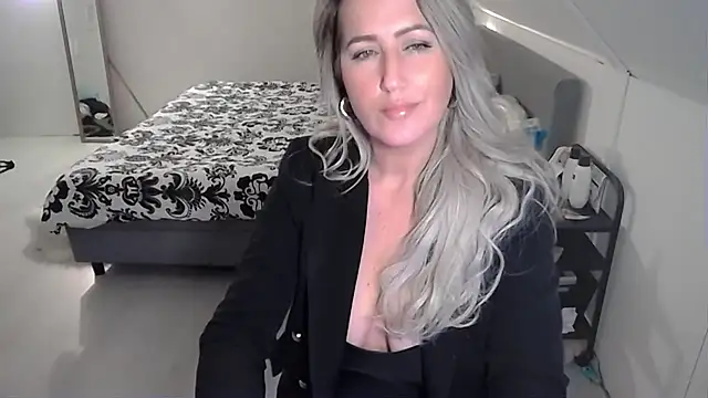 TessToy online show from February 3, 2025, 6:39 pm