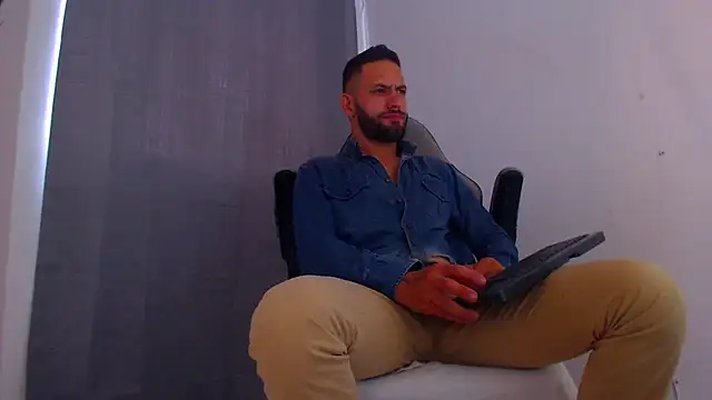 Snapshot of Oliverdrew_1 chatting on January 28, 2025, 9:19 pm Oliverdrew 1 online show from January 28, 2025, 9:19 pm