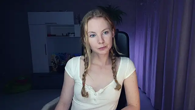 Cuddle Cat online show from October 27, 2025, 1:59 pm