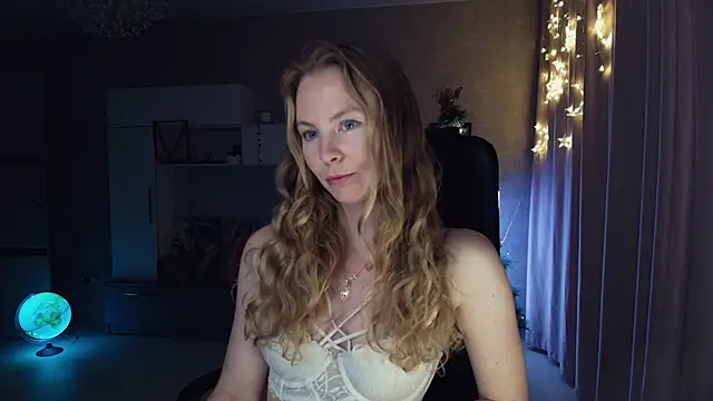 Cuddle Cat online show from December 3, 2025, 1:53 pm