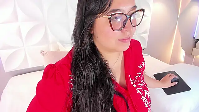 Dulce 26  online show from February 12, 2025, 5:05 pm