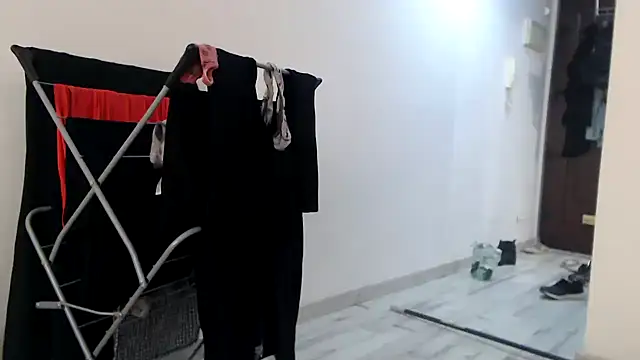 sweeti Em online show from November 9, 2025, 8:56 am