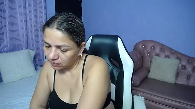 cum bigass online show from January 14, 2026, 12:33 pm