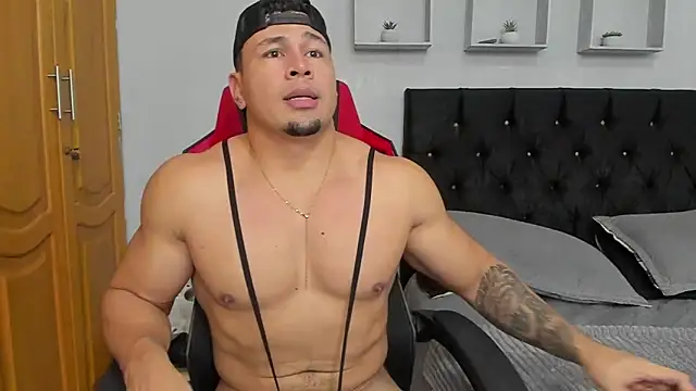 tyler hank01 online show from June 7, 2026, 8:56 pm