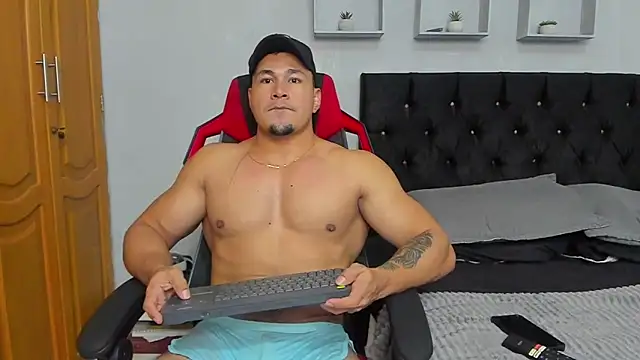 tyler hank01 online show from June 8, 2026, 8:20 pm