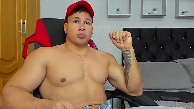 tyler hank01 online show from June 10, 2026, 7:02 pm
