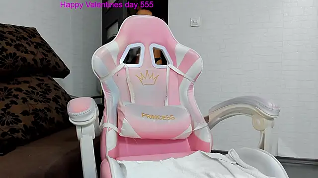 Snapshot of Britney_Charm_ chatting on February 13, 2025, 5:58 am Britney Charm  online show from February 13, 2025, 5:58 am