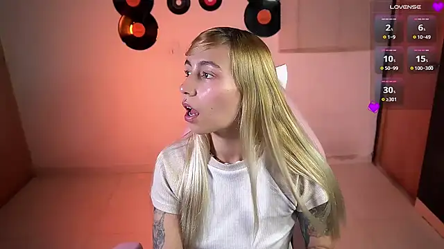 Saucy Jenn online show from March 20, 2026, 3:33 am