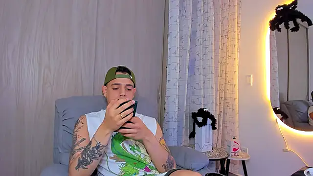 alejandro calderon1 online show from October 27, 2025, 4:27 am