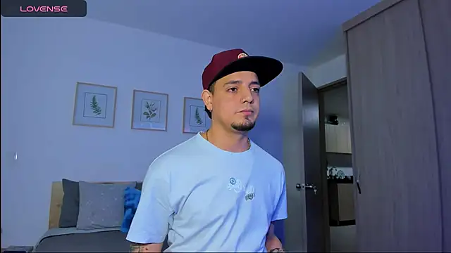 alejandro calderon1 online show from November 27, 2025, 12:56 am