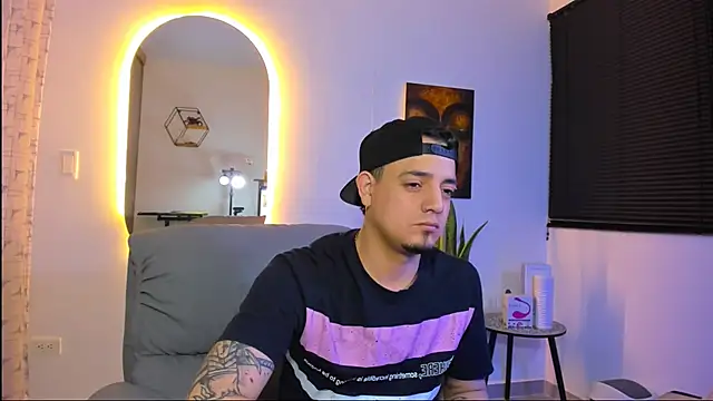 alejandro calderon1 online show from February 22, 2026, 7:40 am