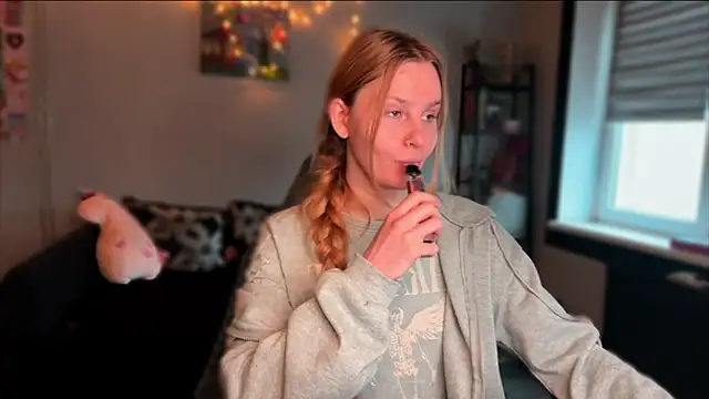 Chanel Gill online show from December 16, 2025, 7:57 am