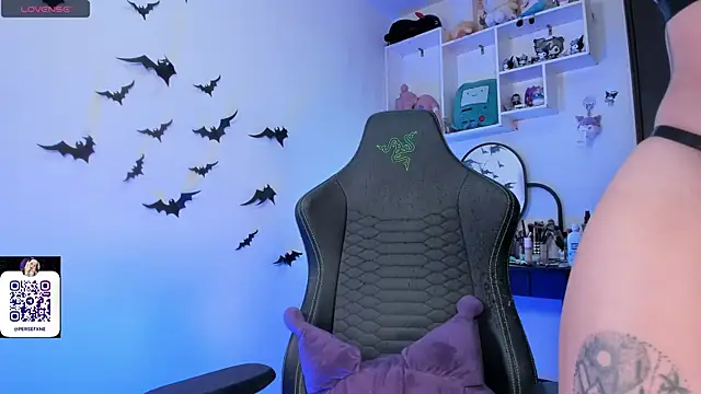 damnliciousss online show from December 1, 2025, 12:26 am