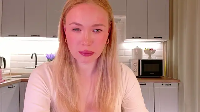 Veronika Mitchel online show from March 31, 2026, 4:07 pm