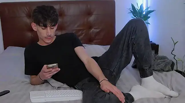 Snapshot of DanielCrush1 chatting on February 13, 2025, 12:11 pm DanielCrush1 online show from February 13, 2025, 12:11 pm