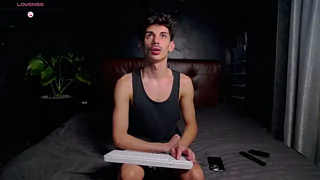 DanielCrush1 online show from November 5, 2025, 10:59 am