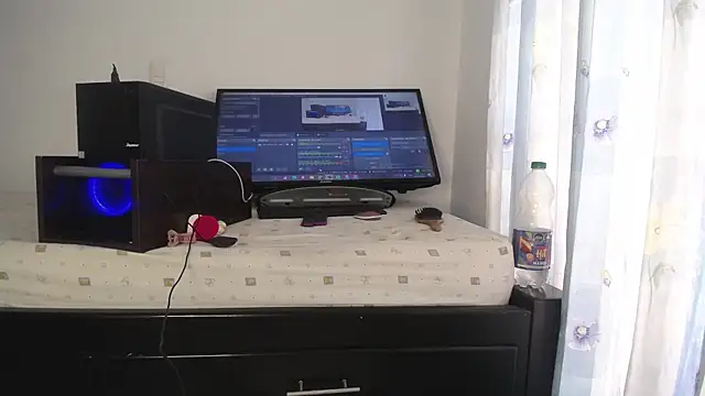 eolicasex online show from March 18, 2025, 4:26 pm