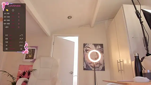 catalinasaiz online show from February 27, 2025, 1:28 pm