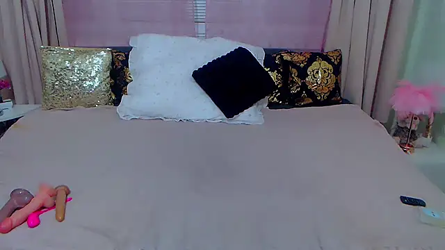 BustyVicky online show from December 18, 2024, 10:35 pm