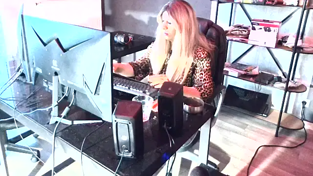 LatruieSow online show from April 17, 2026, 9:01 am