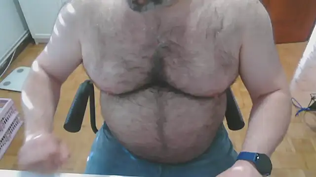 Snapshot of mikeyhotbear chatting on May 5, 2026, 5:10 pm mikeyhotbear online show from May 5, 2026, 5:10 pm