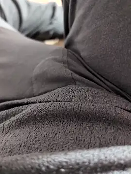 Snapshot of Elixire1 chatting on November 3, 2025, 4:41 pm Elixire1 online show from November 3, 2025, 4:41 pm