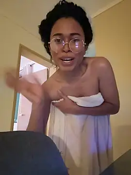 GabriSaenz online show from December 22, 2024, 10:47 pm