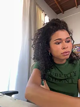 GabriSaenz online show from November 18, 2025, 2:54 pm