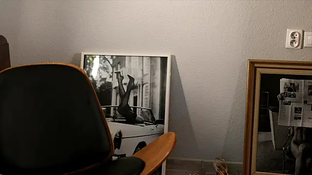 Snapshot of Special___ chatting on December 23, 2024, 8:14 pm Special    online show from December 23, 2024, 8:14 pm