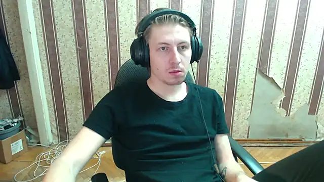 darienlarge online show from October 4, 2025, 2:20 am