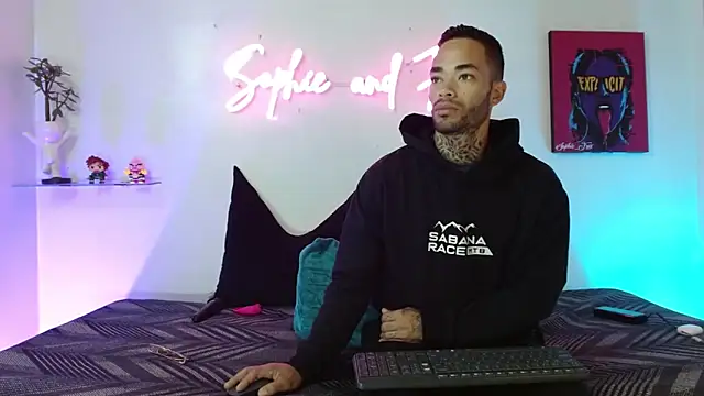 SophieFoxx17 online show from April 6, 2026, 11:55 am