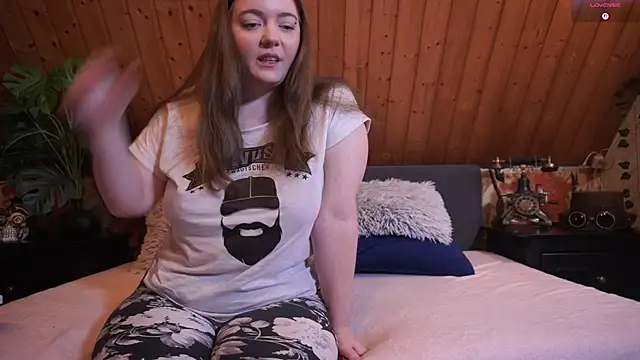 TessaWinter online show from October 31, 2025, 3:35 pm