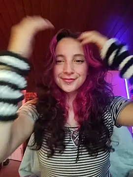 Snapshot of _Laary chatting on October 28, 2025, 9:50 pm  Laary online show from October 28, 2025, 9:50 pm